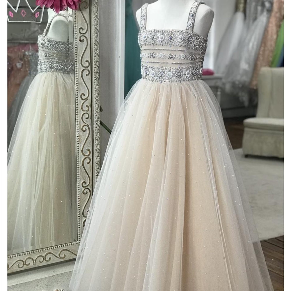NWOT Sherri Hill gown girls size 6